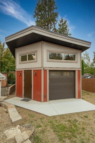 677 Drummond Court, Kelowna, BC - Outdoor