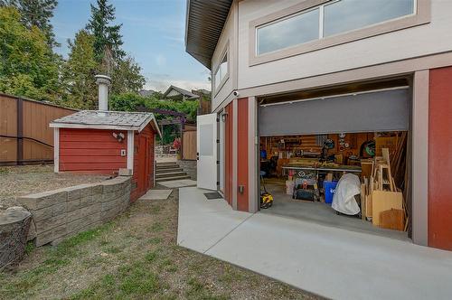 677 Drummond Court, Kelowna, BC - Outdoor