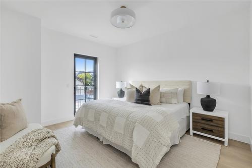 1-955 Manhattan Drive, Kelowna, BC - Indoor Photo Showing Bedroom