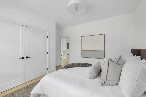 1-955 Manhattan Drive, Kelowna, BC - Indoor Photo Showing Bedroom