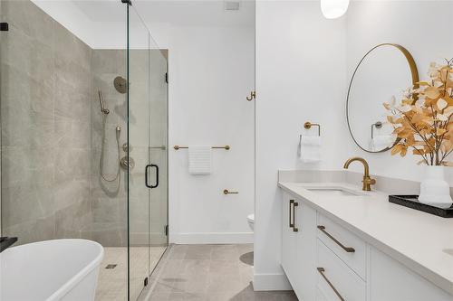 1-955 Manhattan Drive, Kelowna, BC - Indoor Photo Showing Bathroom