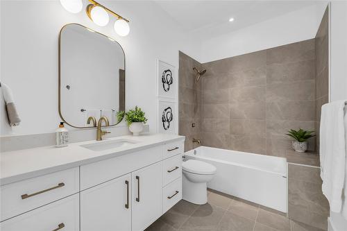 1-955 Manhattan Drive, Kelowna, BC - Indoor Photo Showing Bathroom