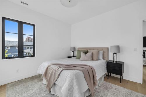 1-955 Manhattan Drive, Kelowna, BC - Indoor Photo Showing Bedroom