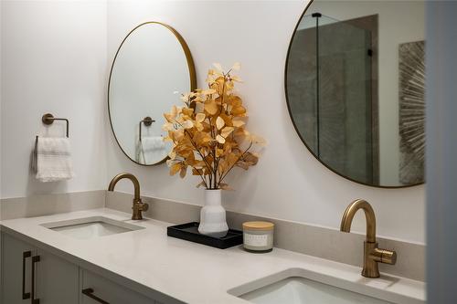 1-955 Manhattan Drive, Kelowna, BC - Indoor Photo Showing Bathroom