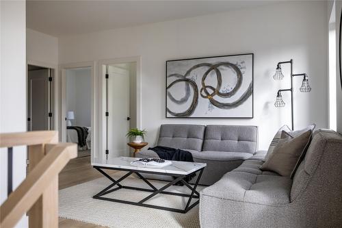 1-955 Manhattan Drive, Kelowna, BC - Indoor Photo Showing Living Room