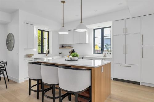 1-955 Manhattan Drive, Kelowna, BC - Indoor Photo Showing Kitchen With Upgraded Kitchen