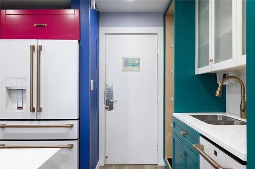 202-148 Silver Lode Lane, Vernon, BC - Indoor Photo Showing Kitchen With Double Sink