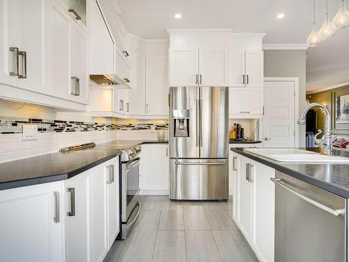 Kitchen - 2099 Rue De L'Estran, Saint-Jérôme, QC - Indoor Photo Showing Kitchen With Upgraded Kitchen