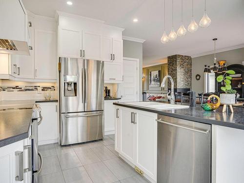 Kitchen - 2099 Rue De L'Estran, Saint-Jérôme, QC - Indoor Photo Showing Kitchen With Double Sink With Upgraded Kitchen