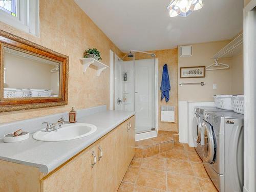 Bathroom - 11 Rue Marcotte, Deschambault-Grondines, QC - Indoor Photo Showing Laundry Room