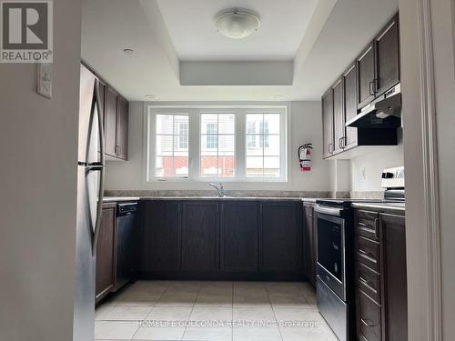 395 - 41 Icy Note Path, Oshawa, ON - Indoor Photo Showing Kitchen With Double Sink