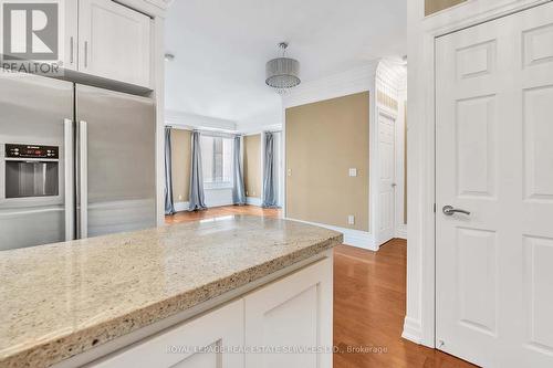 2101 - 35 Balmuto Street, Toronto, ON - Indoor Photo Showing Kitchen