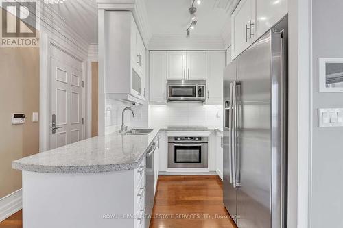 2101 - 35 Balmuto Street, Toronto, ON - Indoor Photo Showing Kitchen With Double Sink With Upgraded Kitchen