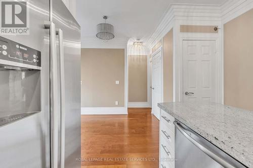 2101 - 35 Balmuto Street, Toronto, ON - Indoor Photo Showing Kitchen