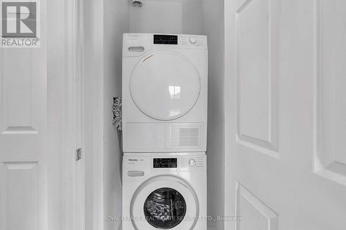 2101 - 35 Balmuto Street, Toronto, ON - Indoor Photo Showing Laundry Room