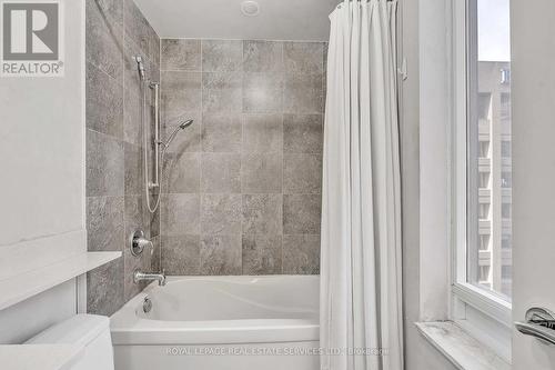 2101 - 35 Balmuto Street, Toronto, ON - Indoor Photo Showing Bathroom