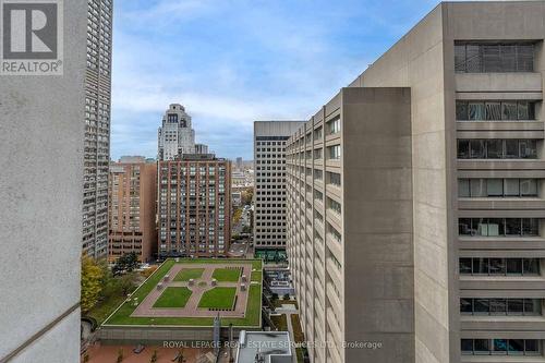 2101 - 35 Balmuto Street, Toronto, ON - Outdoor With Facade