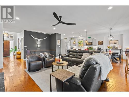 13192 Cliffstone Court, Lake Country, BC - Indoor Photo Showing Living Room