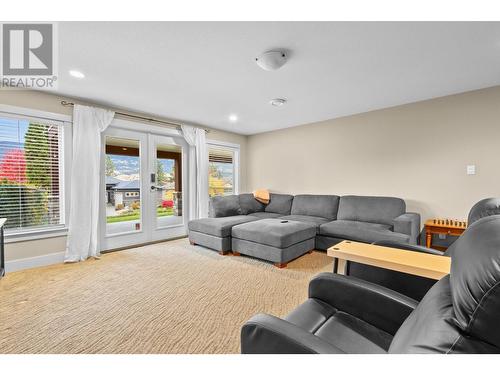 13192 Cliffstone Court, Lake Country, BC - Indoor Photo Showing Living Room