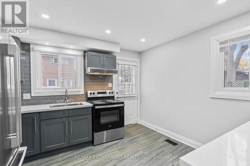 1295 Fennell Avenue E, Hamilton, ON - Indoor Photo Showing Kitchen