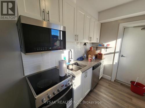 41-43 Albert Street, Hamilton, ON - Indoor Photo Showing Kitchen With Double Sink With Upgraded Kitchen