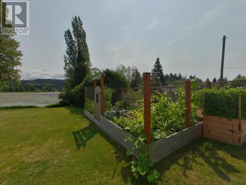 5584 Park Ave, Powell River, BC - Outdoor