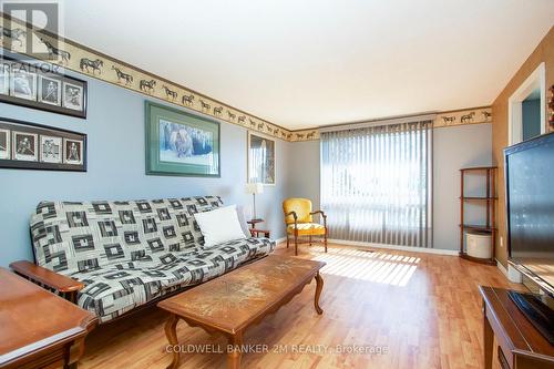 719 Wesley Drive, Oshawa (Donevan), ON - Indoor Photo Showing Living Room