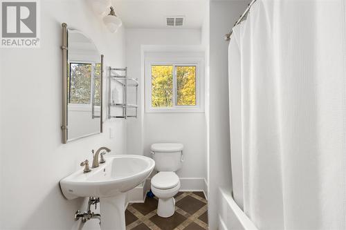 129 Leo Ave, Sault Ste. Marie, ON - Indoor Photo Showing Bathroom