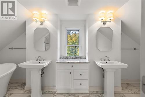 129 Leo Ave, Sault Ste. Marie, ON - Indoor Photo Showing Bathroom