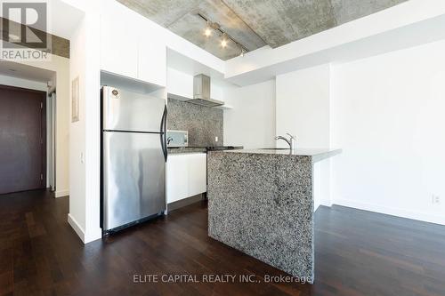 510 - 75 Portland Street, Toronto, ON - Indoor Photo Showing Kitchen