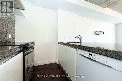 510 - 75 Portland Street, Toronto, ON - Indoor Photo Showing Kitchen