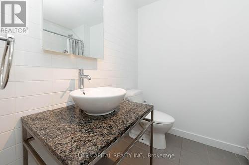 510 - 75 Portland Street, Toronto, ON - Indoor Photo Showing Bathroom