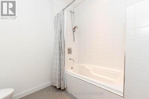 510 - 75 Portland Street, Toronto, ON - Indoor Photo Showing Bathroom