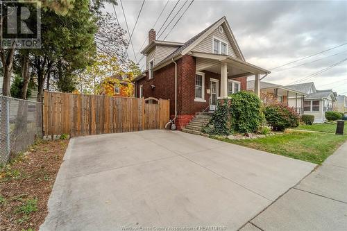 854 Arthur, Windsor, ON - Outdoor