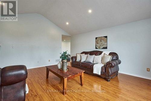 1754 Silver Maple Drive, Pickering, ON - Indoor Photo Showing Living Room