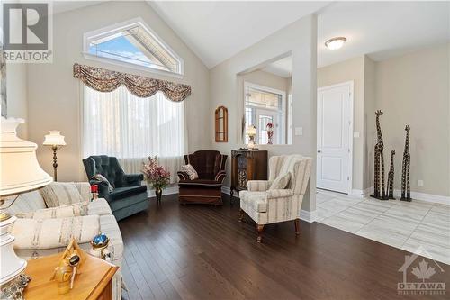 2660 Chamberland North Street, Rockland, ON - Indoor Photo Showing Living Room