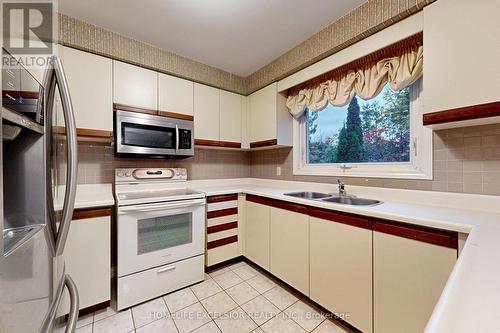 18 Waterwheel Street, Markham, ON - Indoor Photo Showing Kitchen With Double Sink