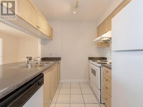 903 - 399 South Park Road, Markham, ON - Indoor Photo Showing Kitchen With Double Sink