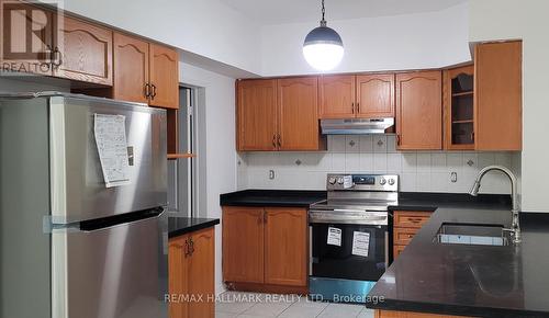 15 Oakmoor Lane, Markham, ON - Indoor Photo Showing Kitchen