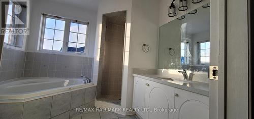 15 Oakmoor Lane, Markham, ON - Indoor Photo Showing Bathroom