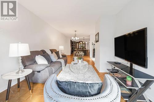 5160 Boardwalk Drive, Mississauga, ON - Indoor Photo Showing Living Room