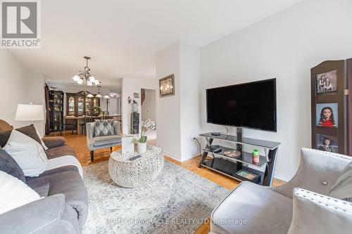 5160 Boardwalk Drive, Mississauga, ON - Indoor Photo Showing Living Room