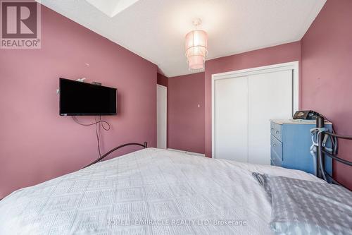 5160 Boardwalk Drive, Mississauga, ON - Indoor Photo Showing Bedroom