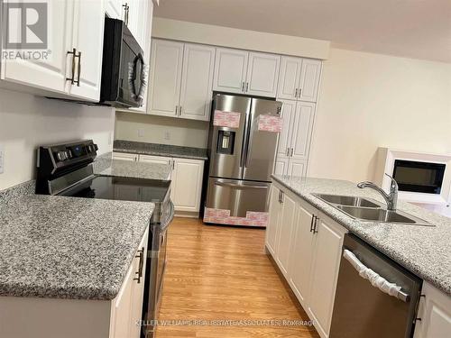 507 Dundas Street E, Oakville, ON - Indoor Photo Showing Kitchen With Double Sink With Upgraded Kitchen