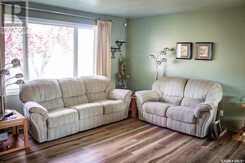 629 Crawford Avenue E, Melfort, SK - Indoor Photo Showing Living Room