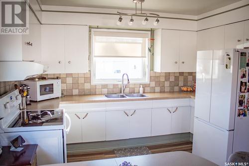 629 Crawford Avenue E, Melfort, SK - Indoor Photo Showing Kitchen With Double Sink