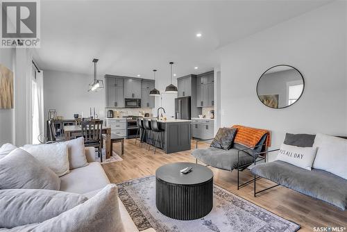 370 Chelsom Manor, Saskatoon, SK - Indoor Photo Showing Living Room