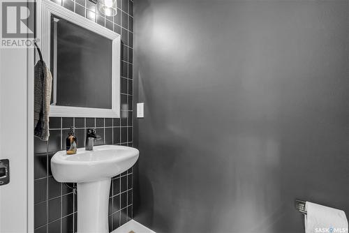 370 Chelsom Manor, Saskatoon, SK - Indoor Photo Showing Bathroom