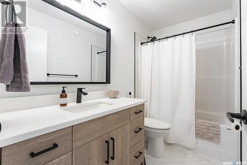 370 Chelsom Manor, Saskatoon, SK - Indoor Photo Showing Bathroom