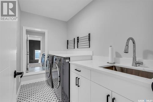 370 Chelsom Manor, Saskatoon, SK - Indoor Photo Showing Laundry Room